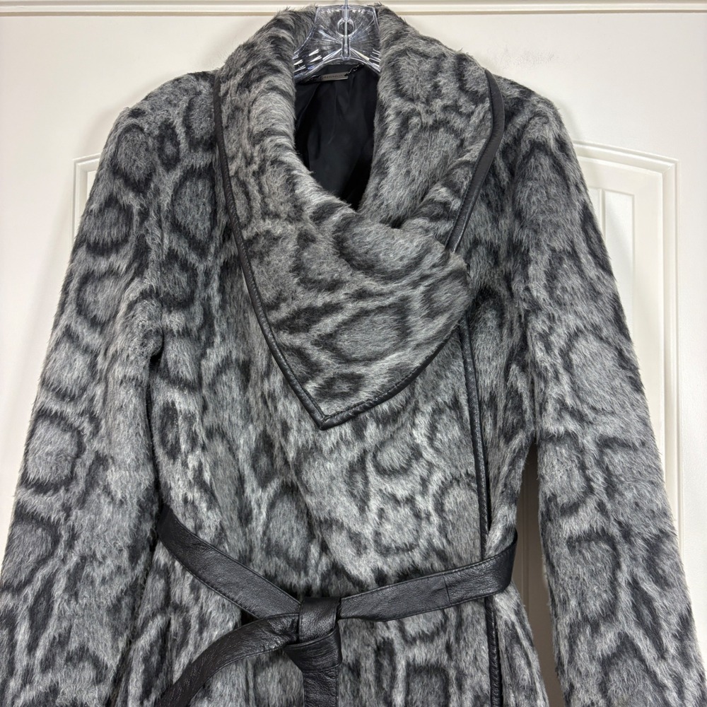 Diane Von Furstenberg Gray Leopard Faux Fur Coat Asymmetrical Shawl Collar L - Picture 3 of 16